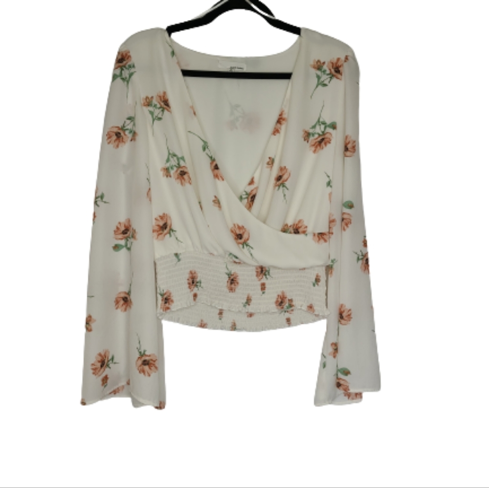 June & Hudson White Rose Pattern Lined Wrap Blouse With Bell Sleeves Siz…